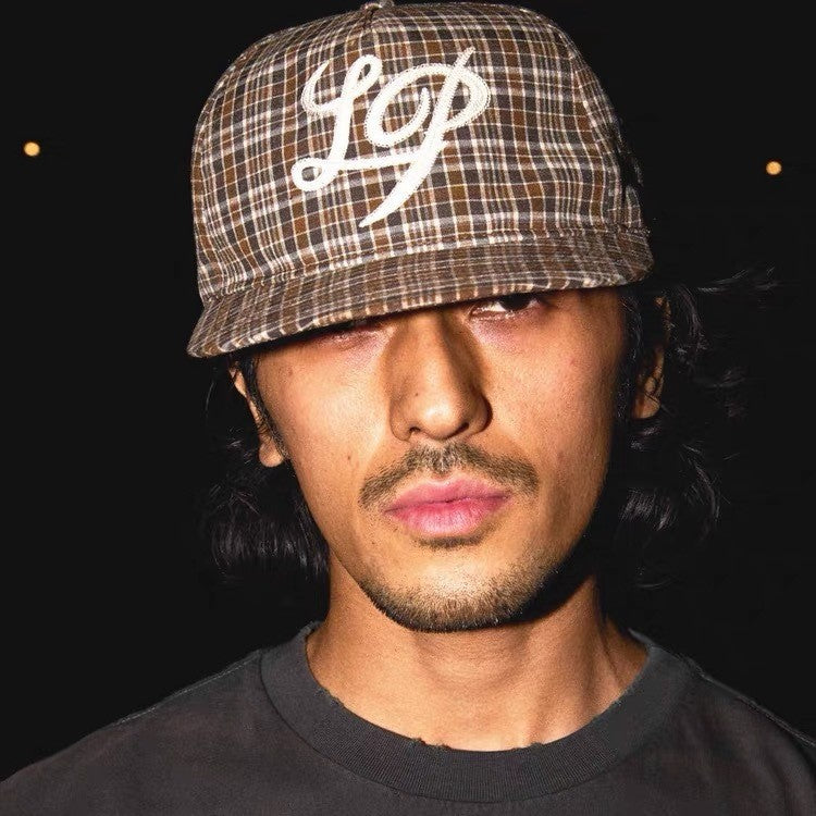 New flat top retro embroidered plaid baseball hat flat brim for men and women versatile face small shopping sunshade peaked hat